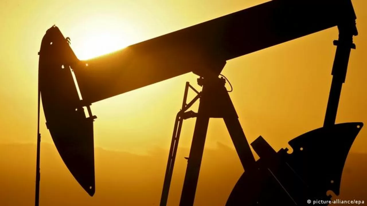 Нефть ускорила падение после заседания ОПЕК+, Brent у $114,27 за баррель