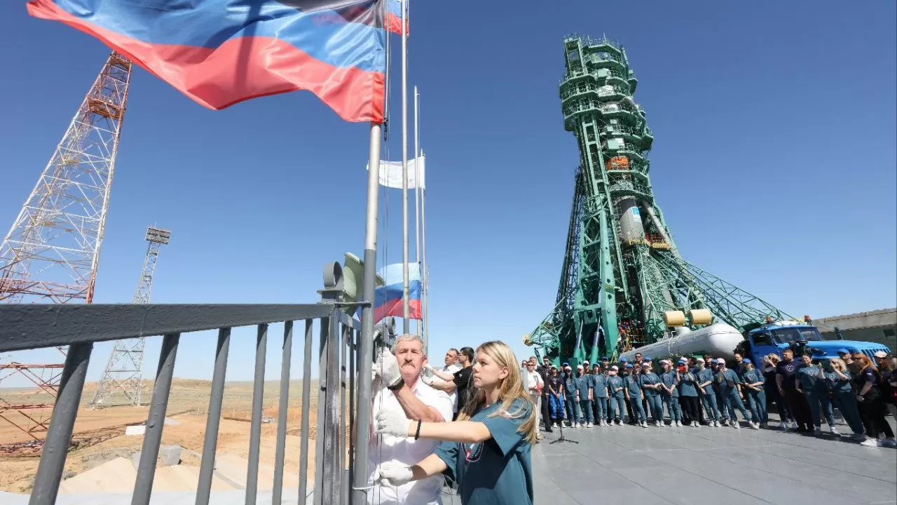 Корабль "Прогресс МС-23" доставили на Байконур