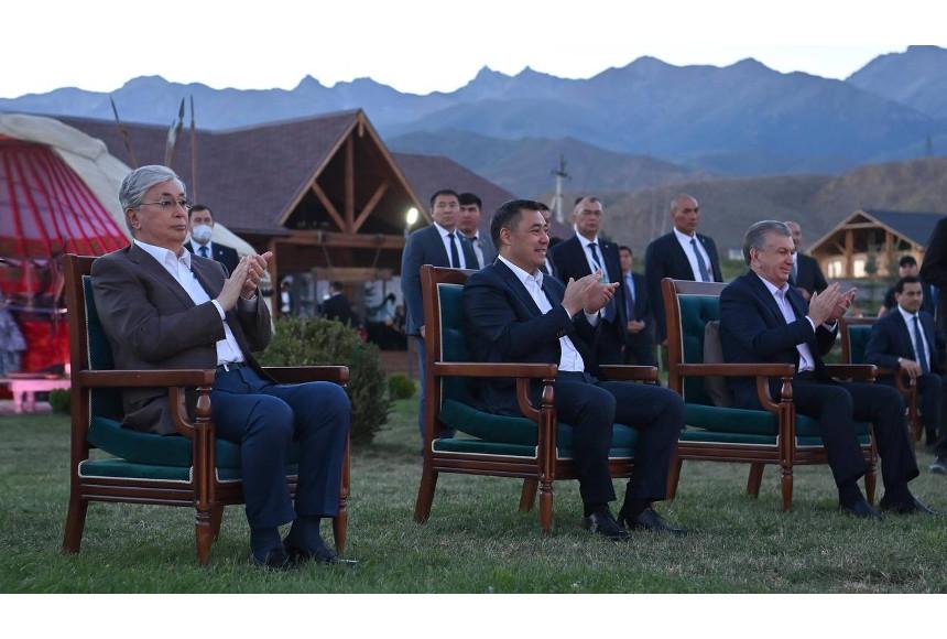 Касым-Жомарт Токаев, Садыр Жапаров и Шавкат Мирзиёев посетили культурный центр "Дордой Номад"