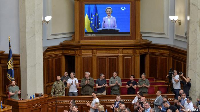 Еврокомиссия призвала Украину усилить борьбу с коррупцией