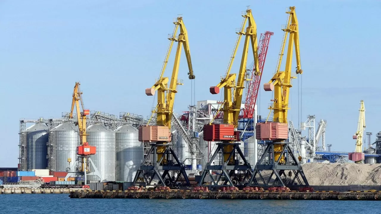 Украина надеется увеличить экспорт зерна на 500 тыс. тонн в месяц