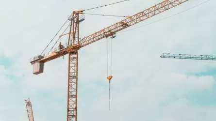 Алматыда кран құлап, құрылысшы қаза тапты