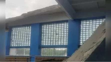 В карагандинской школе провалился потолок спортзала
