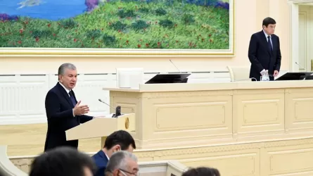 Президент Узбекистана вновь вылетел в протестующий город Нукус