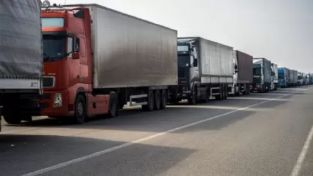Решит ли запрет вывоза нефтепродуктов проблему пробок на казахстано-киргизской границе?