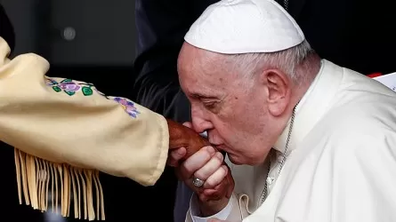 Папа римский извинился перед индейцами Северной Америки