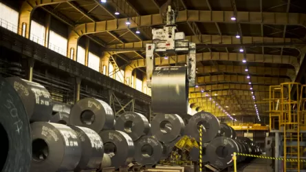 ArcelorMittal возобновил поставки стали в Россию через Казахстан