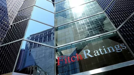 Fitch понизило рейтинг Украины до преддефолтного 