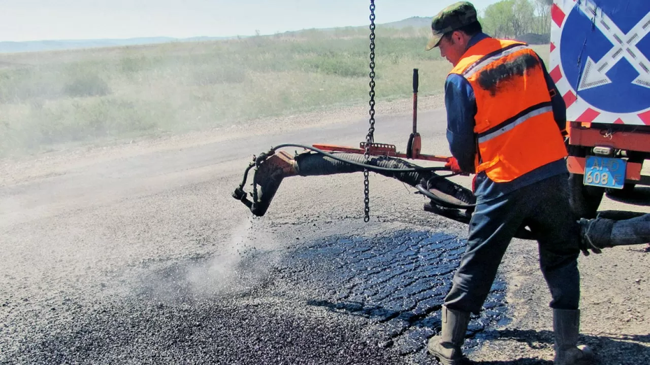 Почему в Алматы вернулись к практике ямочного ремонта дорог 