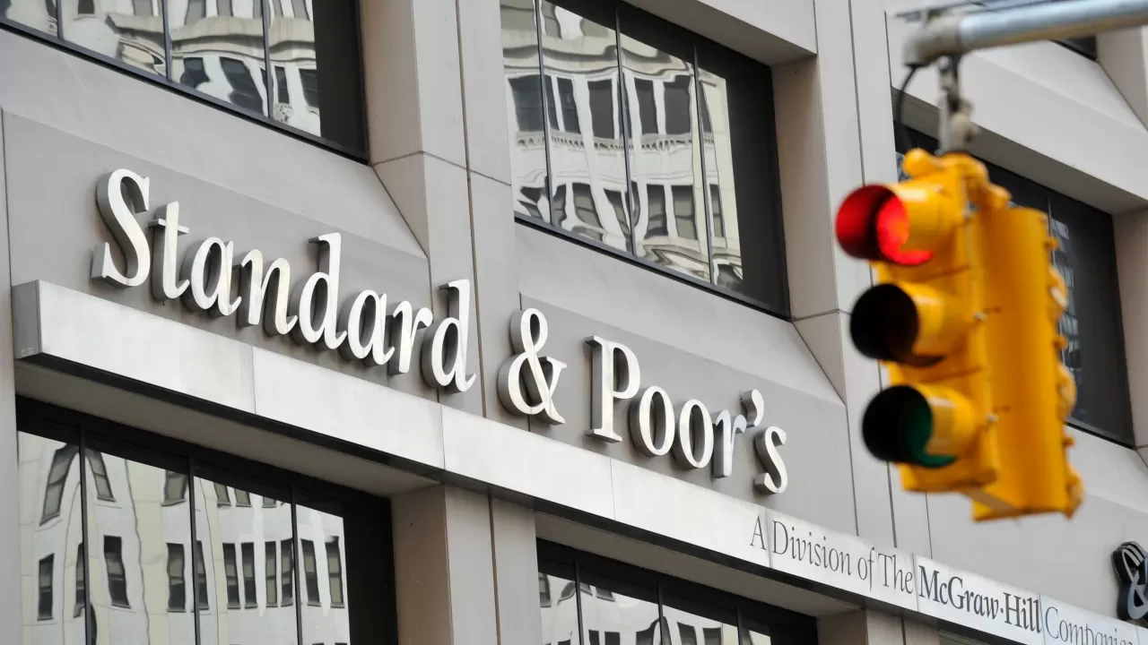 S&P повысило рейтинги Украины после реструктуризации долга