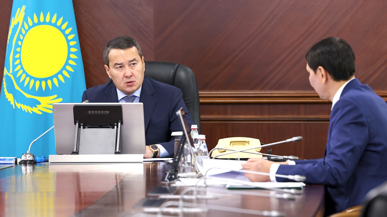 Алихан Смаилов провел совещание по вопросам модернизации таможенной инфраструктуры Казахстана