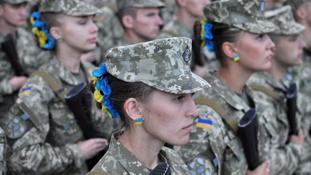 Украинадағы 5 мың әйелге әскери форма керек
