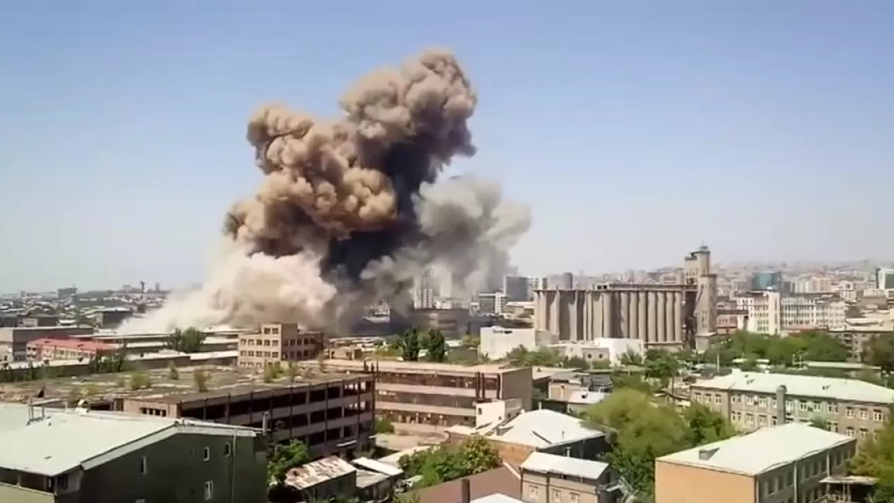 Число погибших при взрыве на рынке в Ереване достигло семи
