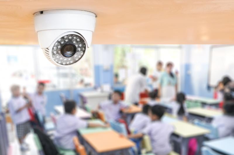 Ішкі істер министрі: Қазақстанда мектептердегі қауіпсіздік деңгейі нашар