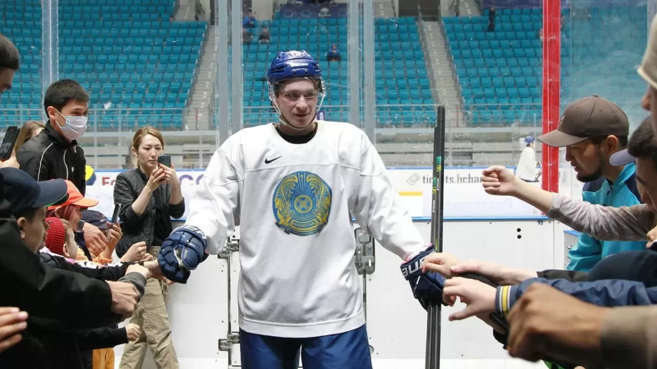 Никита Михайлис стал лучшим хоккеистом Казахстана по версии спортивных журналистов