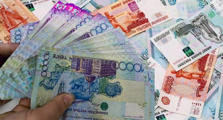 Сарапшы: Рубль-теңге кросс-бағамын реттеу үшін үшінші валюта енгізу керек 