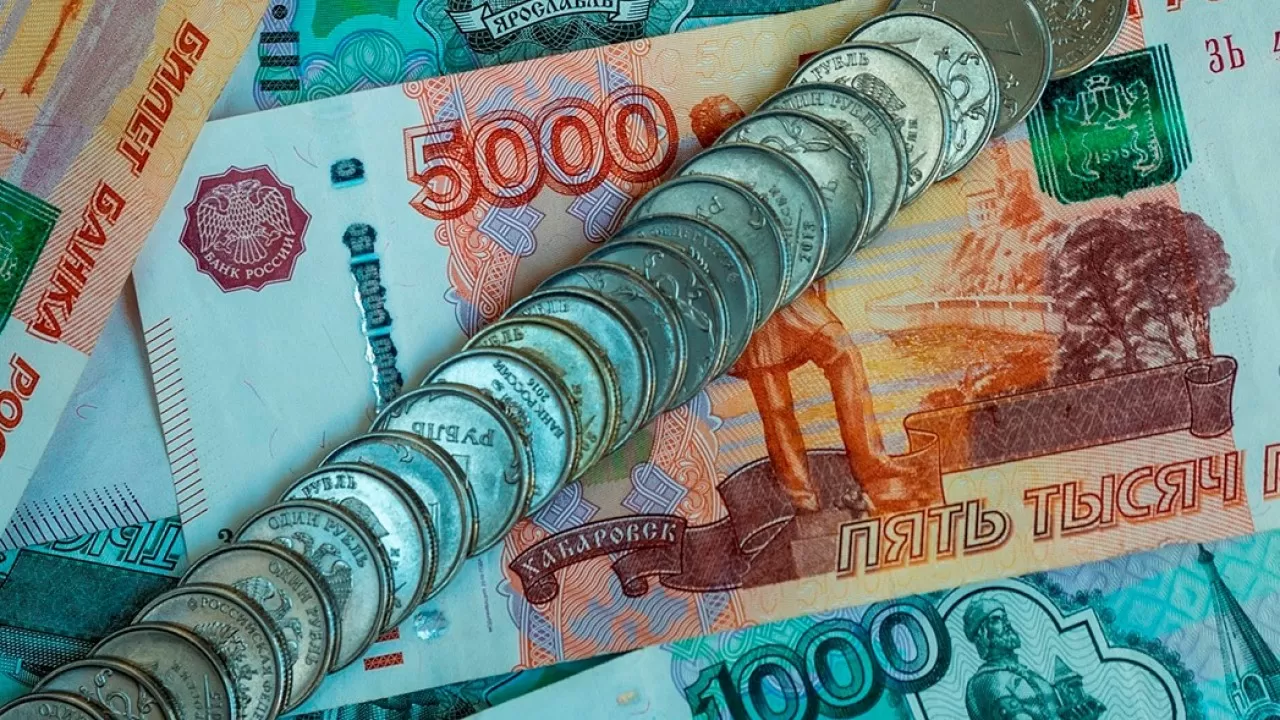 В Узбекистане валютная биржа отменила комиссию на торги с рублем и юанем