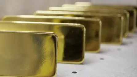 Стоимость золота стабилизируется после роста выше 1800 долларов за унцию  