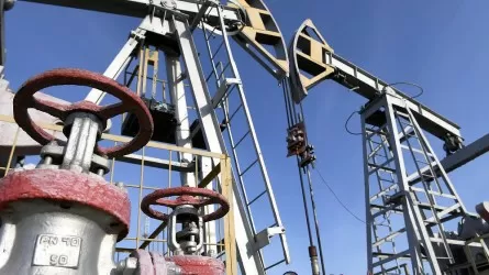 Нефть растет выше 100 долларов на опасениях относительно будущей добычи