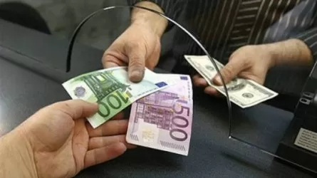 125 млрд тенге потратили казахстанцы на покупку долларов, евро и рублей за один месяц