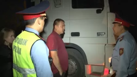 Қарағандылық полицейлер блогерлермен бірлесіп түнгі рейд өткізді