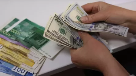 Черные валютчики активизировались из-за нехватки наличности, признал Нацбанк КР