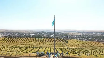 Түркістан: Қазығұртта биіктігі 45 метр тутұғыр орнатылды  