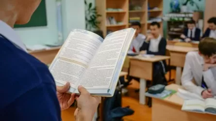 Учебный год для школьников в Казахстане увеличили на 2 недели