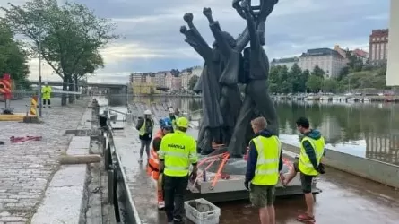 В Финляндии демонтировали советский памятник "Мир во всем мире"