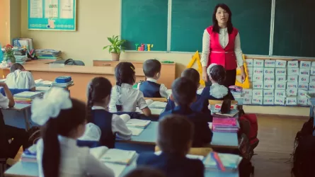 Казахстану необходимы 120 тысяч школьных учителей