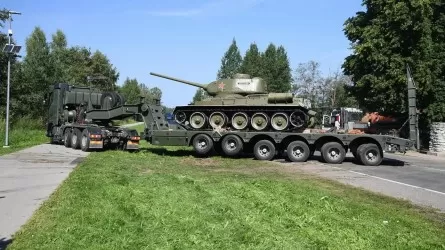 В Эстонии убрали советский памятник – танк Т-34