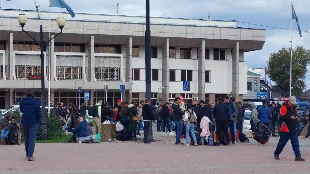 В Уральске владельцы съемных квартир выселяют местных арендаторов и сдают жилье россиянам