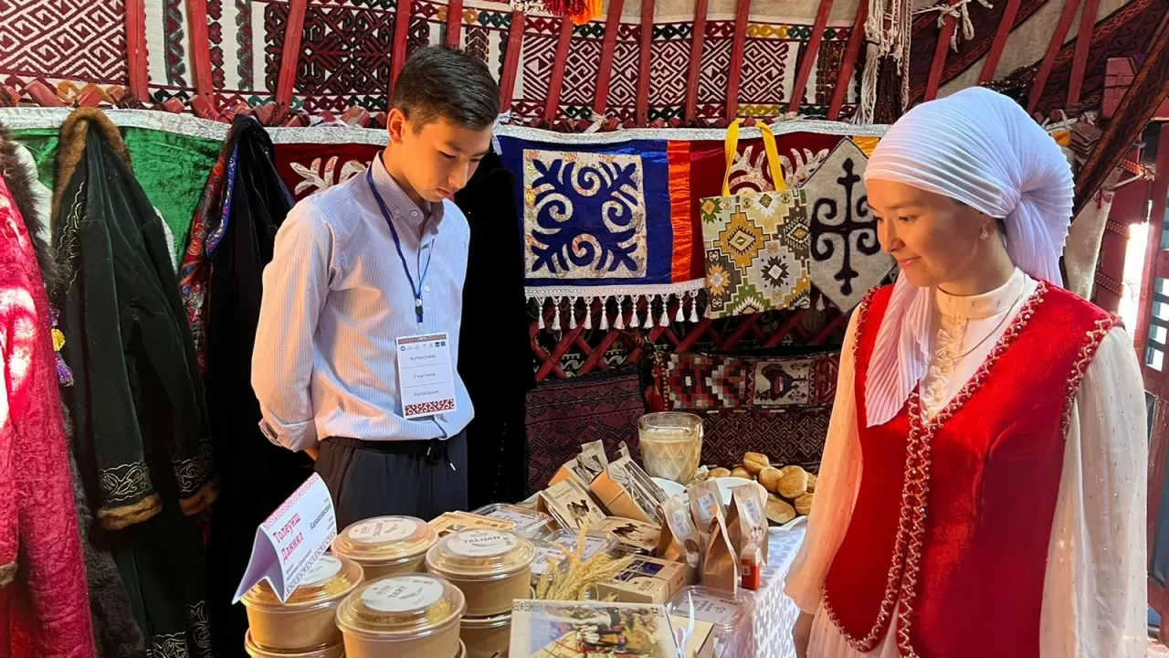 Жапондық сарапшылар маңғыстаулық қолөнер шеберлерінің бұйымдарын жоғары бағалады