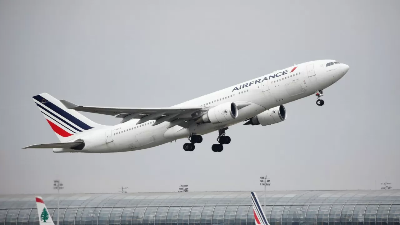 Air France повысит зарплаты и выплатит сотрудникам бонус в 1000 евро