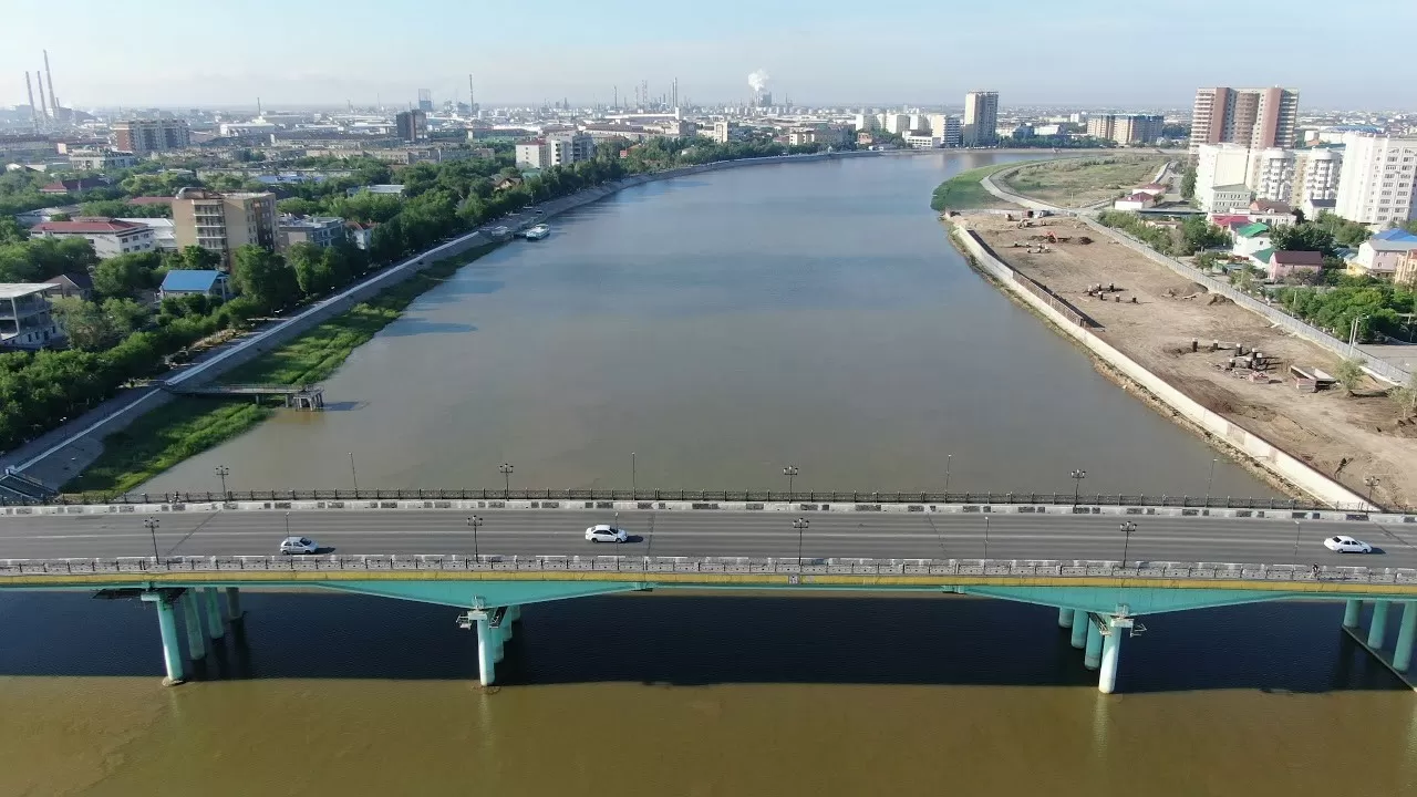 920 млн теңге бөлінген көпір жұмысы тоқтап тұр
