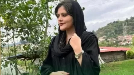 Смерть девушки, задержанной за неправильное ношение хиджаба, вызвала массовые протесты в Иране 