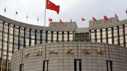 Народный банк Китая понизил курс юаня к доллару до двухлетнего минимума 