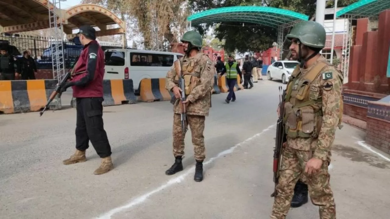 До 47 увеличилось число погибших при взрыве в мечети в Пакистане