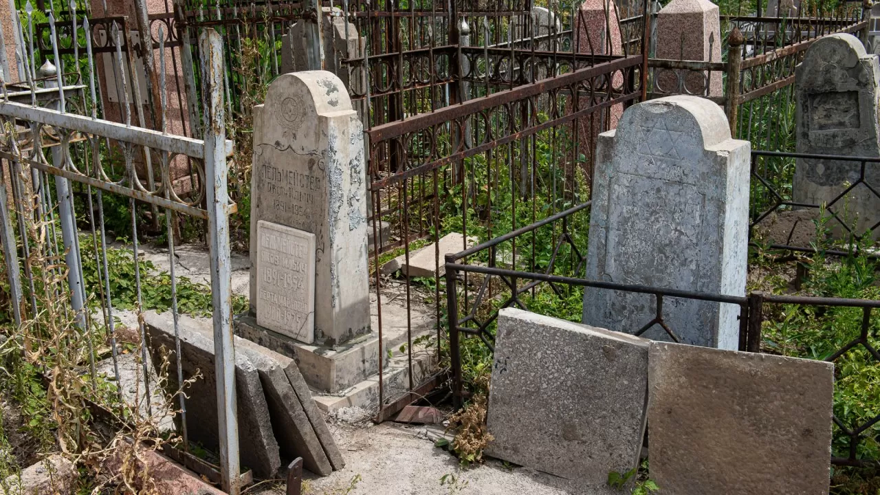 30 кладбищ собираются закрыть в Алматы