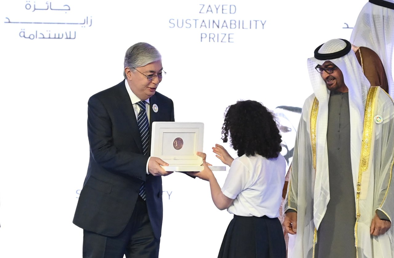 Президент БАӘ-нің Zayed Sustainability Prize сыйлығын колумбиялық мектепке табыстады