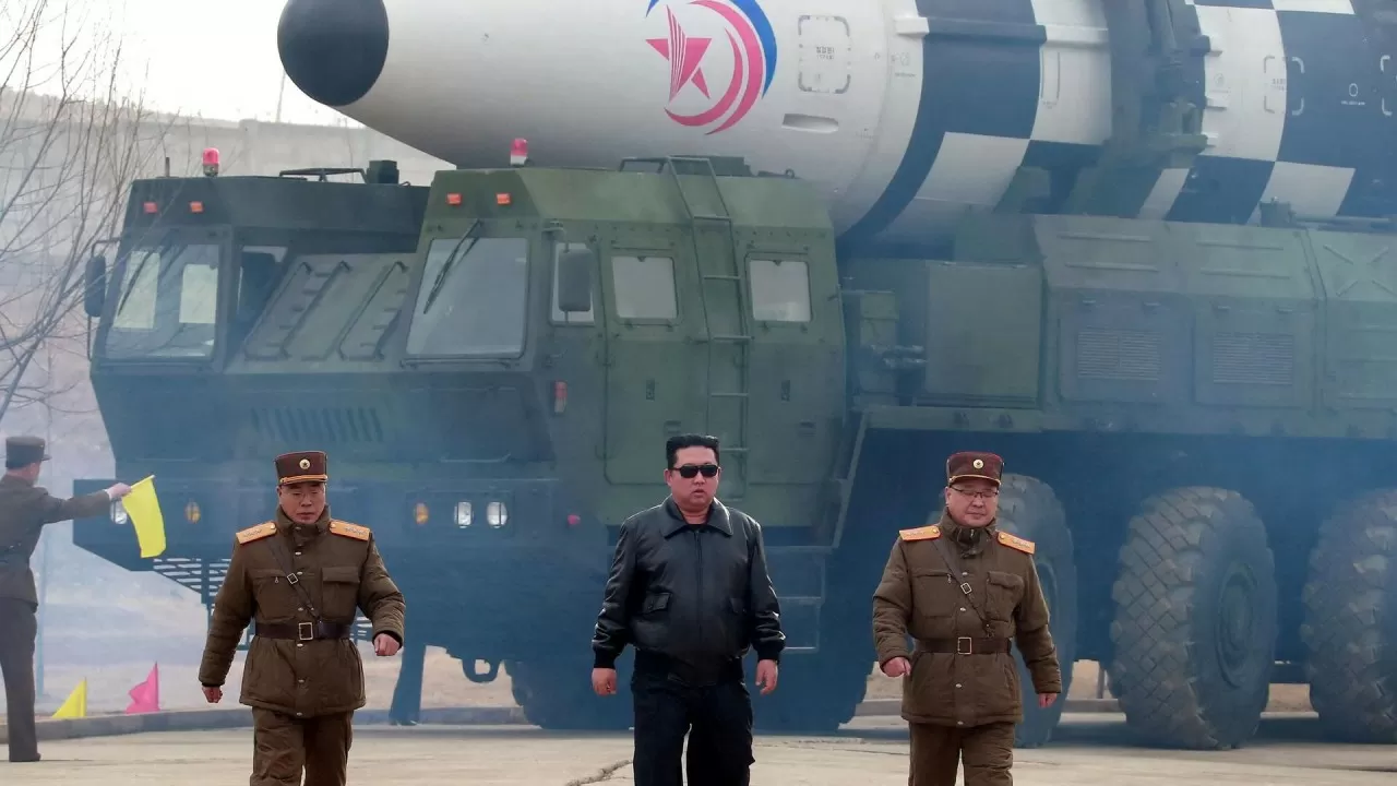 Ким Чен Ын ядролық оқтұмсықты көбірек шығаруға үндеді