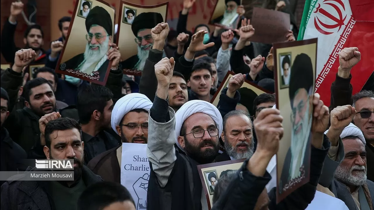 Тегеранда Францияға қарсы наразылықтар басталды