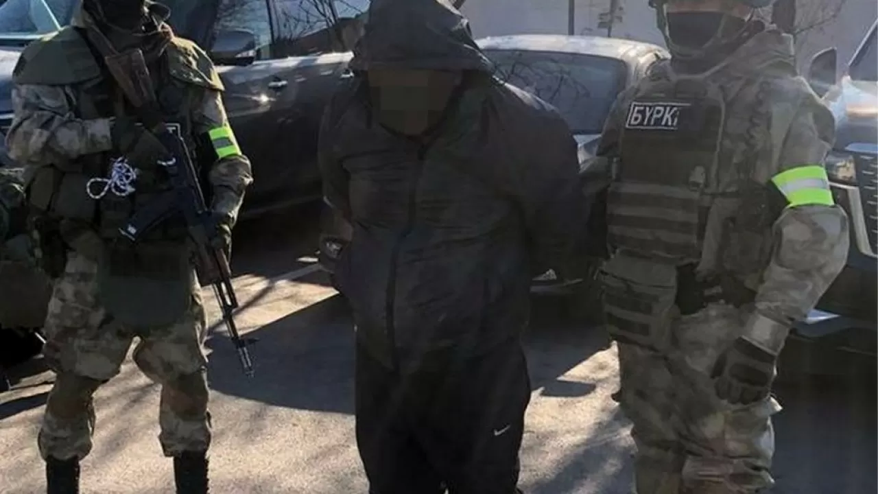 Ақтауда шетелдік азамат қару-жарақ және есірткімен ұсталды