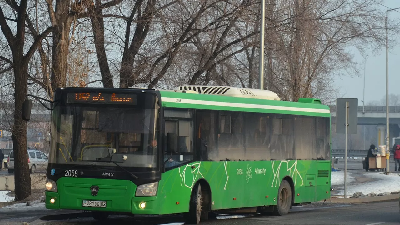 В Алматы автобусный маршрут разделили на два