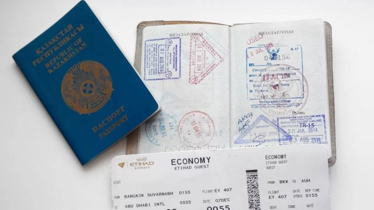 Казахстанцы смогут получать в Индонезии "визы по прибытии"