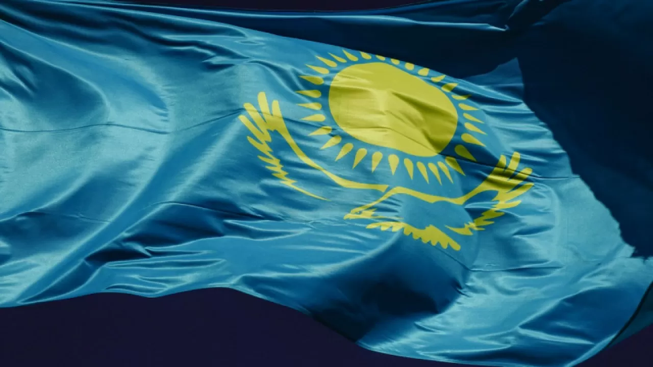 Мемлекеттік Туды қорлағандар 10 млн теңге айыппұл төлейді 