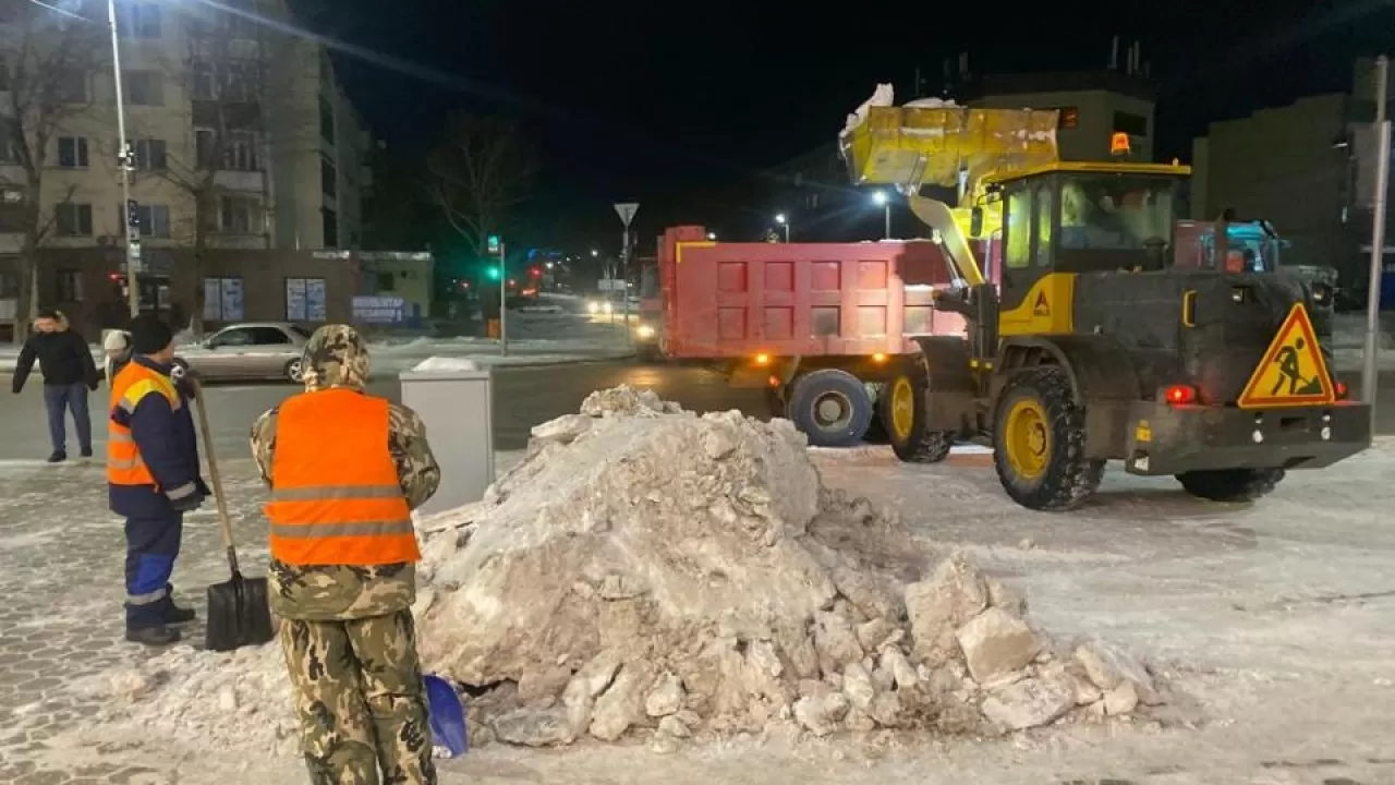 Более 2 млн кубометров снега вывезли из Астаны с начала зимы
