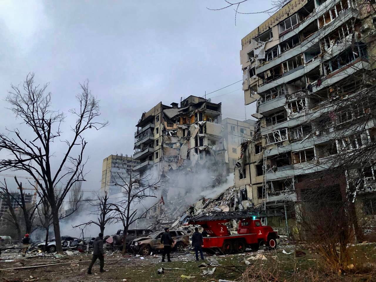Ресей зымыраны Днепрдегі көпқабатты тұрғын үйлердің үстіне түсті