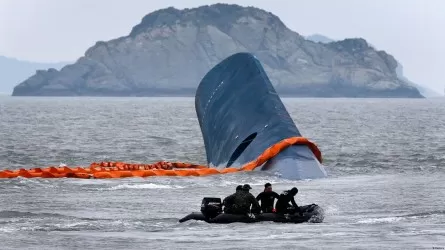 Судно с членами экипажа на борту затонуло в Южной Корее 
