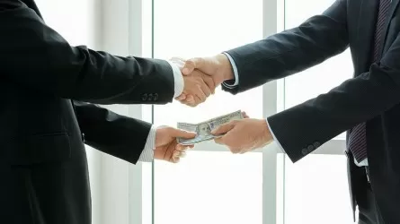 Шымкент қалалық білім бөлімінің маманы пара алды деген күдікпен ұсталды